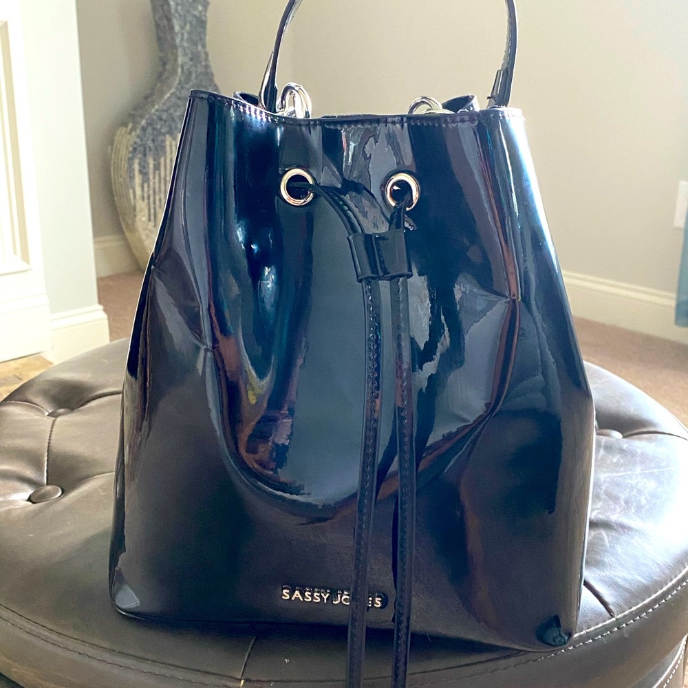 Patent leather Emma bucket